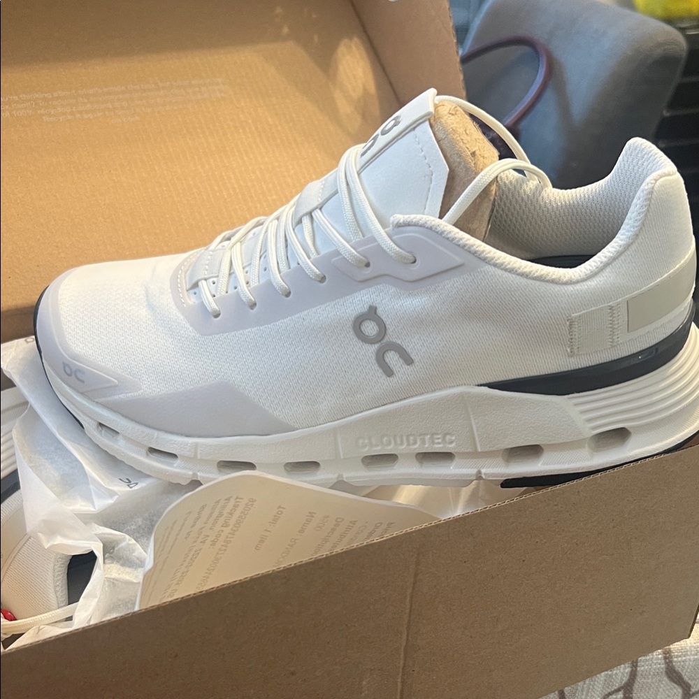 On Cloud Oncloud Cloudnova Form Running Cloudtec White Athletic Shoes